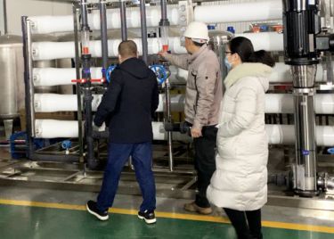 廣東化妝品廠客戶參觀廠區(qū)